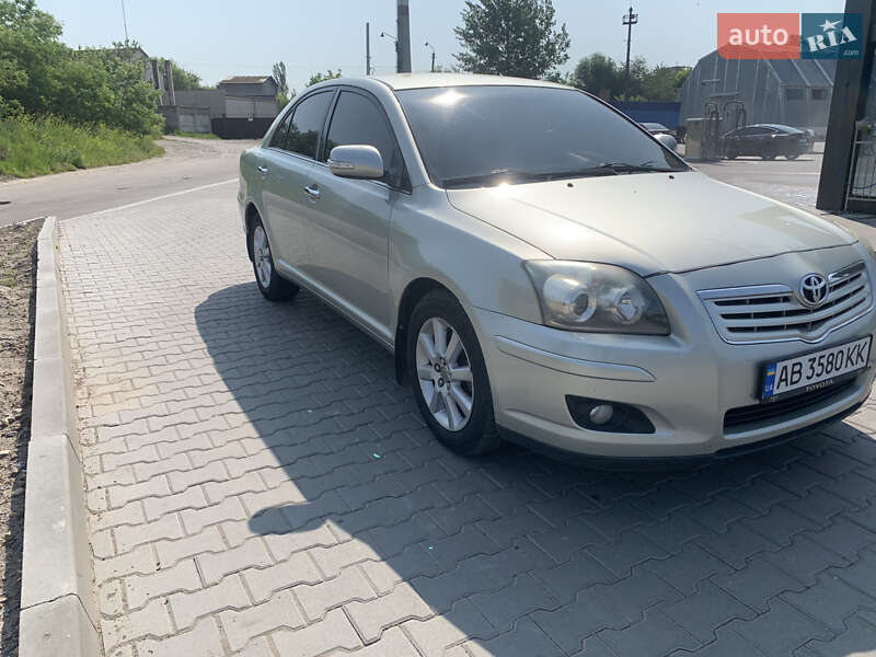Седан Toyota Avensis 2006 в Виннице