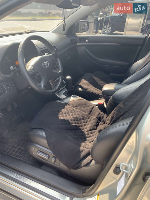 Седан Toyota Avensis 2006 в Виннице