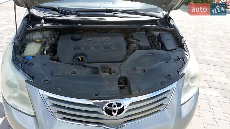 Седан Toyota Avensis 2011 в Виннице