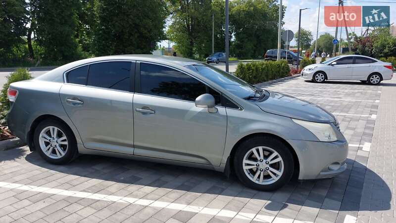 Седан Toyota Avensis 2011 в Виннице