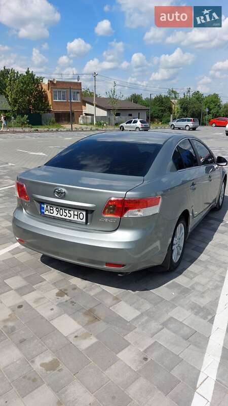 Седан Toyota Avensis 2011 в Виннице
