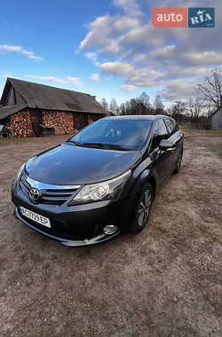 Универсал Toyota Avensis 2012 в Маневичах