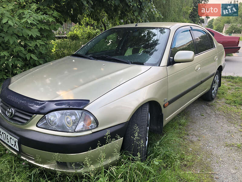 Седан Toyota Avensis 2000 в 