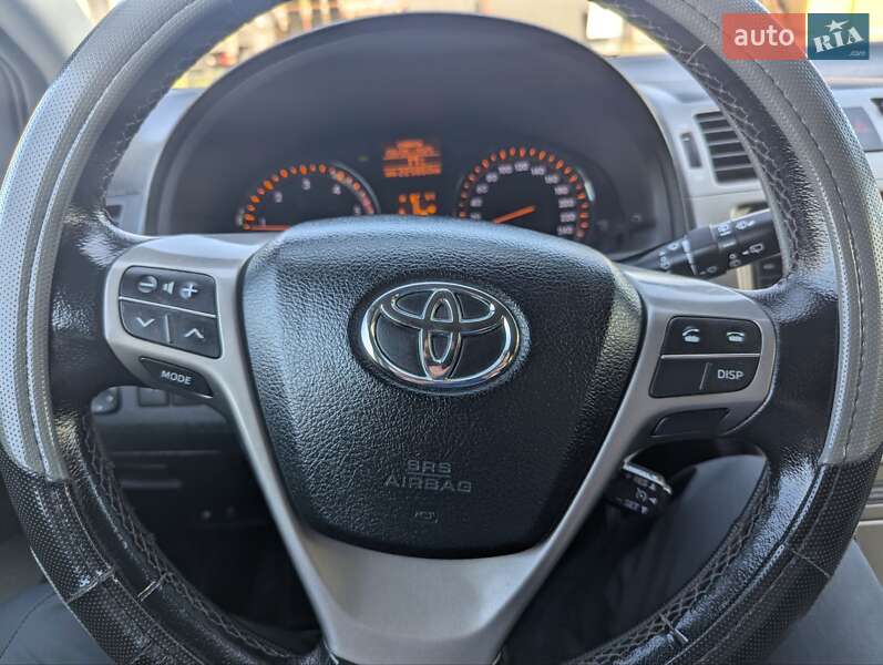 Универсал Toyota Avensis 2011 в Львове