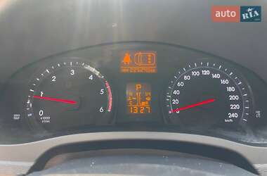 Седан Toyota Avensis 2012 в 