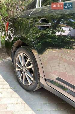 Седан Toyota Avensis 2012 в 