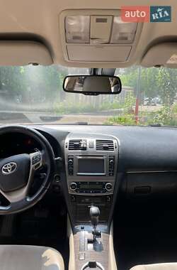 Седан Toyota Avensis 2012 в 