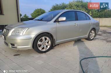 Седан Toyota Avensis 2004 в Радехове