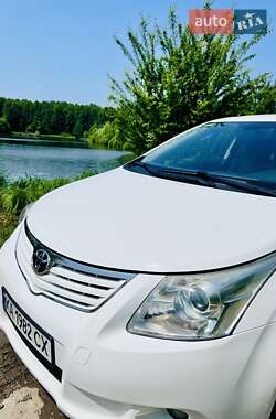 Седан Toyota Avensis 2011 в 