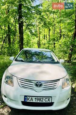 Седан Toyota Avensis 2011 в 