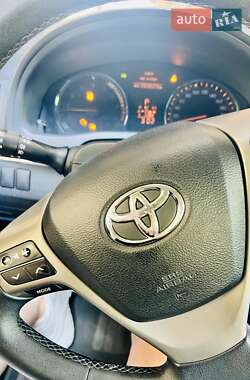 Седан Toyota Avensis 2011 в 