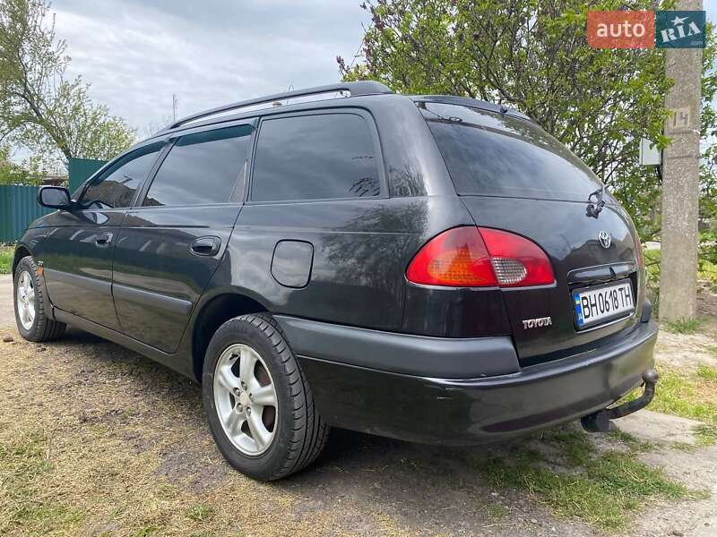 Універсал Toyota Avensis 1998 в Кілії