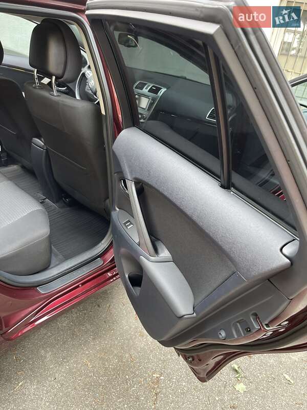Универсал Toyota Avensis 2012 в Киеве фото 26 Универсал Toyota Avensis 2012 в Киеве