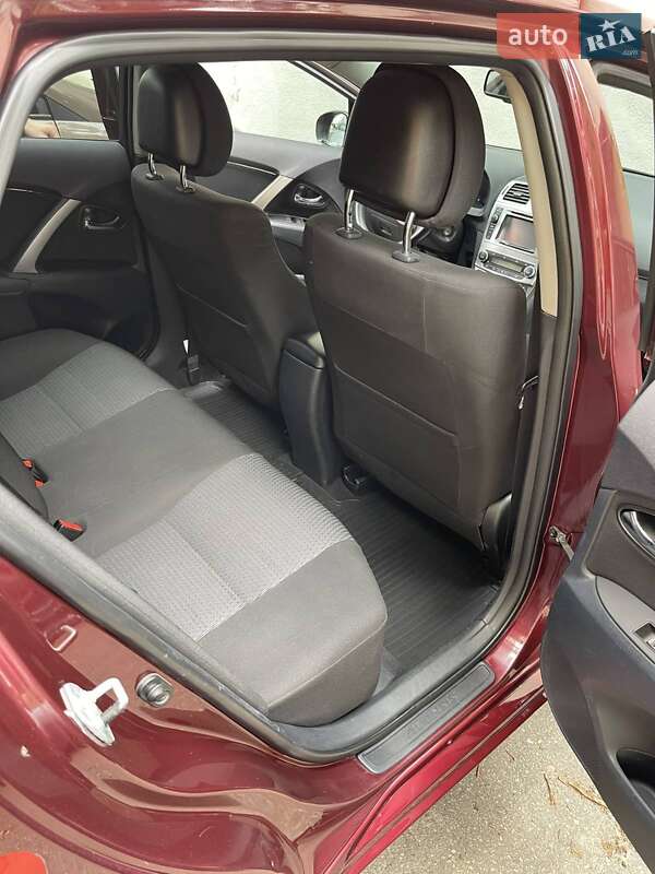 Универсал Toyota Avensis 2012 в Киеве фото 37 Универсал Toyota Avensis 2012 в Киеве