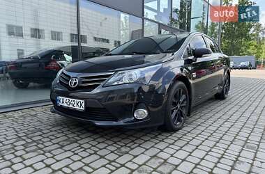 Седан Toyota Avensis 2015 в 