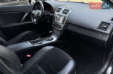 Седан Toyota Avensis 2015 в 