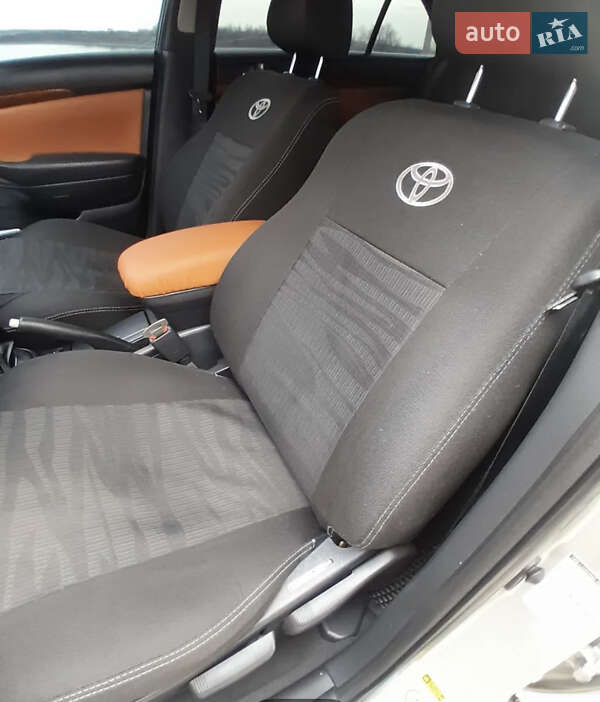 Седан Toyota Avensis 2006 в Ивано-Франковске фото 8 Седан Toyota Avensis 2006 в Ивано-Франковске