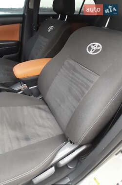 Седан Toyota Avensis 2006 в 