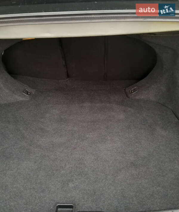 Седан Toyota Avensis 2006 в Ивано-Франковске фото 19 Седан Toyota Avensis 2006 в Ивано-Франковске