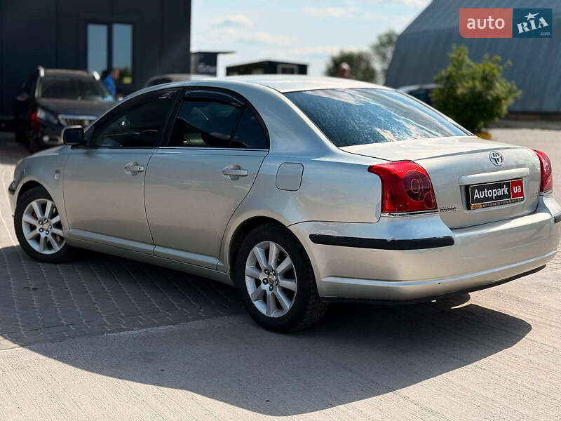 Седан Toyota Avensis 2004 в Львове