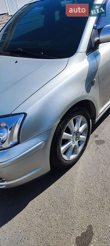 Седан Toyota Avensis 2004 в Одесі