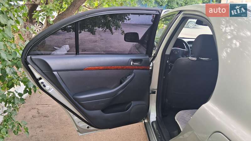 Ліфтбек Toyota Avensis 2004 в Одесі