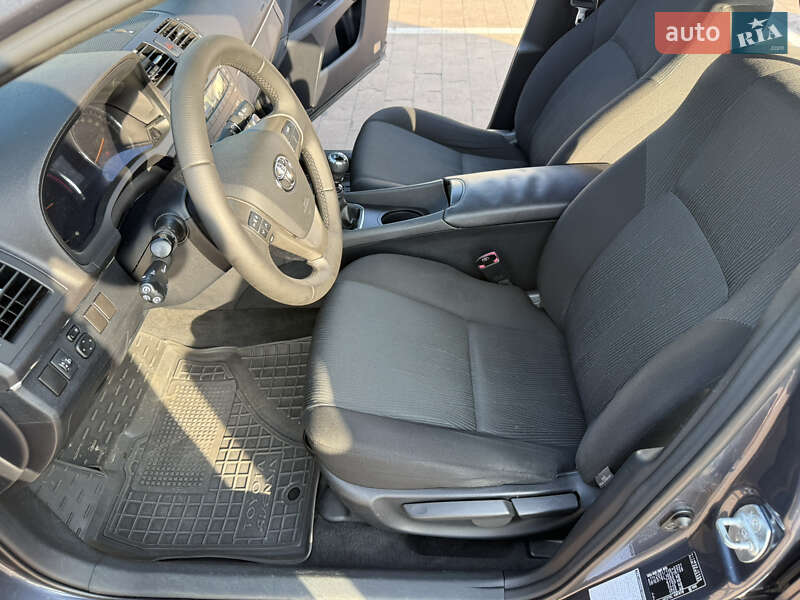 Універсал Toyota Avensis 2009 в Житомирі