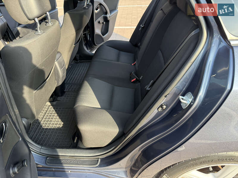 Універсал Toyota Avensis 2009 в Житомирі