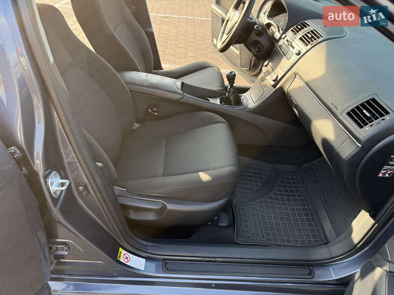 Універсал Toyota Avensis 2009 в Житомирі