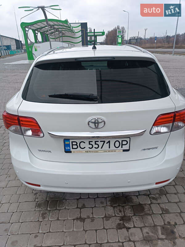 Універсал Toyota Avensis 2013 в Бережанах