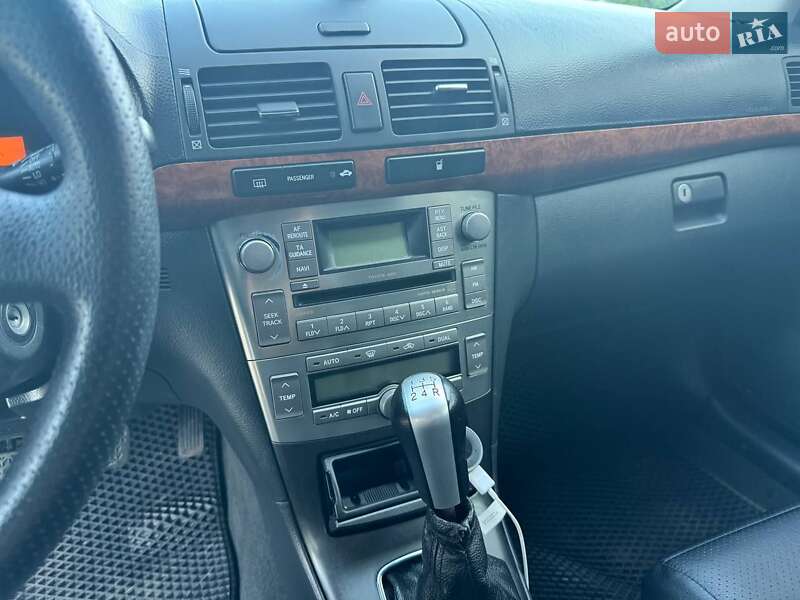 Седан Toyota Avensis 2006 в Коломиї