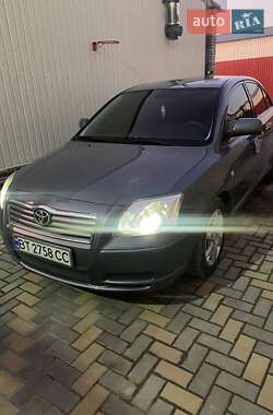 Седан Toyota Avensis 2003 в Гайсине