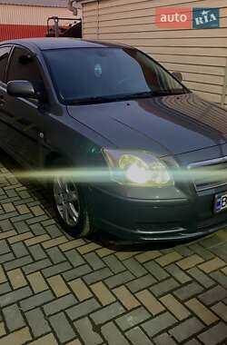 Седан Toyota Avensis 2003 в Гайсине