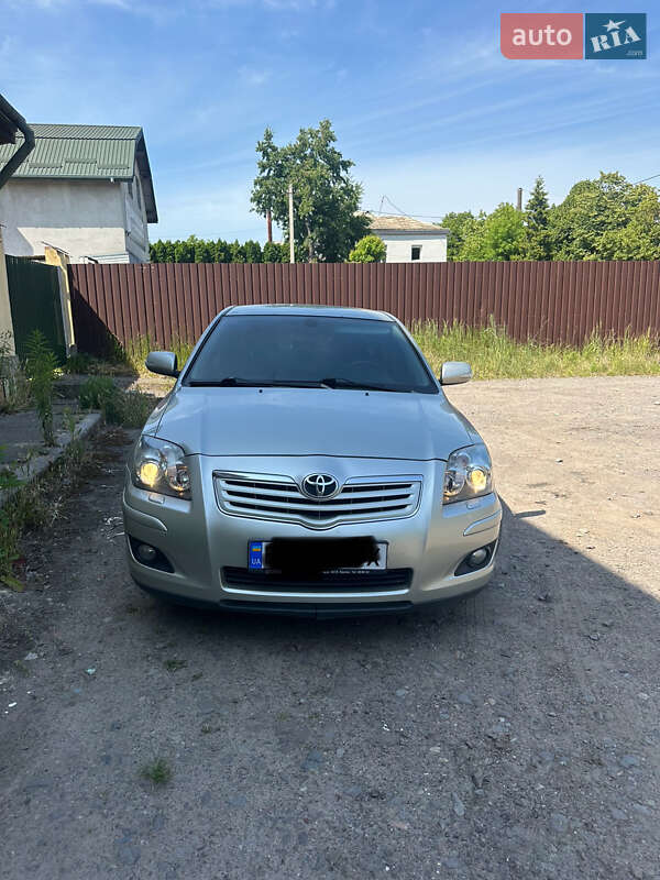 Седан Toyota Avensis 2008 в Львові