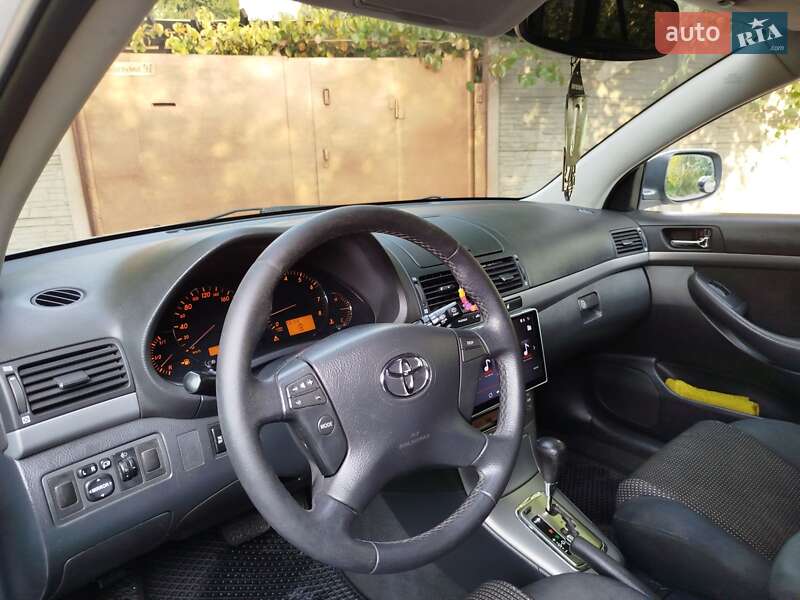 Універсал Toyota Avensis 2006 в Дніпрі