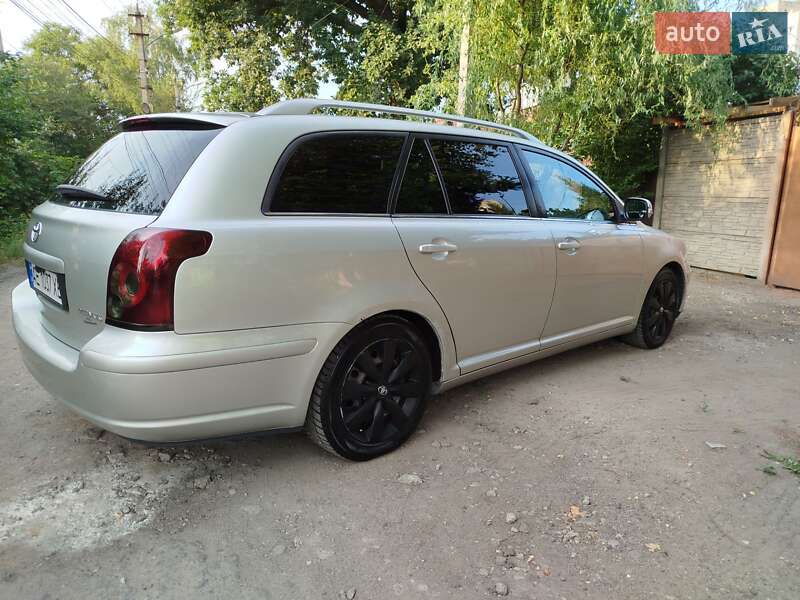 Універсал Toyota Avensis 2006 в Дніпрі