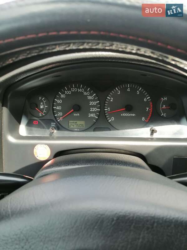 Лифтбек Toyota Avensis 2002 в Виннице