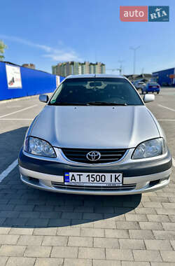 Лифтбек Toyota Avensis 2002 в Ивано-Франковске