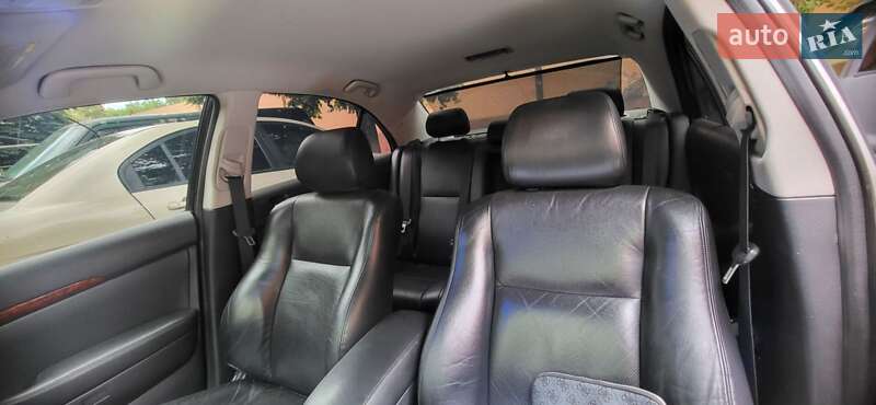 Седан Toyota Avensis 2003 в Кривом Роге