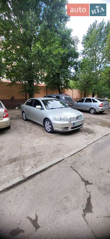 Седан Toyota Avensis 2003 в Кривом Роге