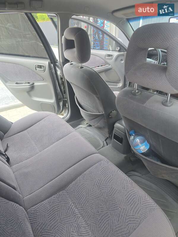 Универсал Toyota Avensis 1999 в Баре