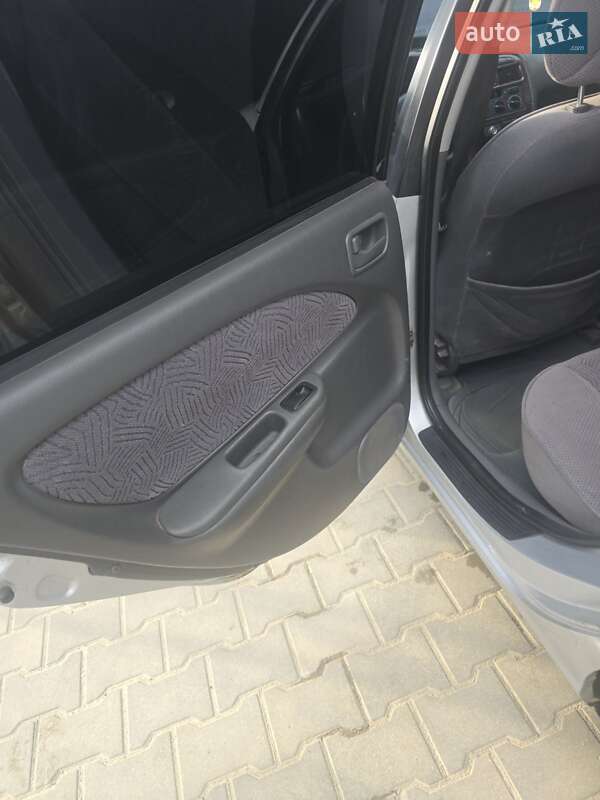 Универсал Toyota Avensis 1999 в Баре