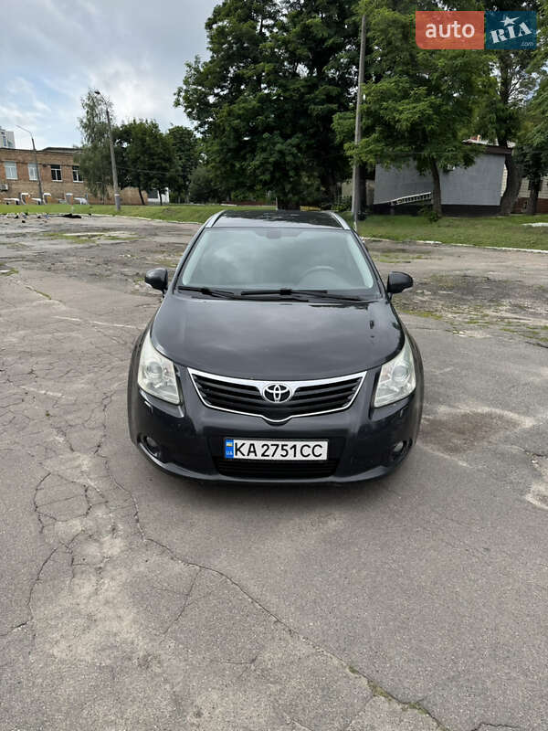 Toyota Avensis 2010