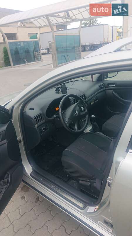 Универсал Toyota Avensis 2006 в Сарнах