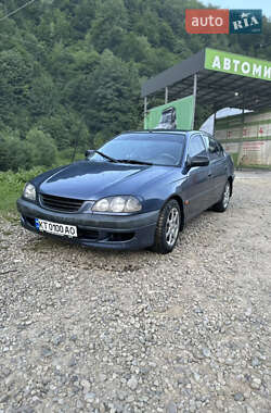 Седан Toyota Avensis 1999 в Косове