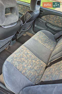 Седан Toyota Avensis 1999 в 