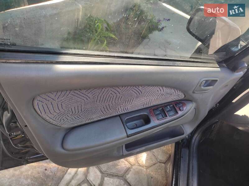 Седан Toyota Avensis 2000 в Одесі
