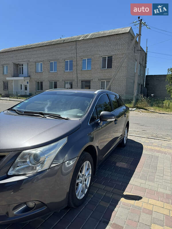 Универсал Toyota Avensis 2010 в Деражне
