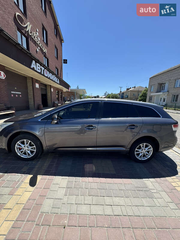 Универсал Toyota Avensis 2010 в Деражне