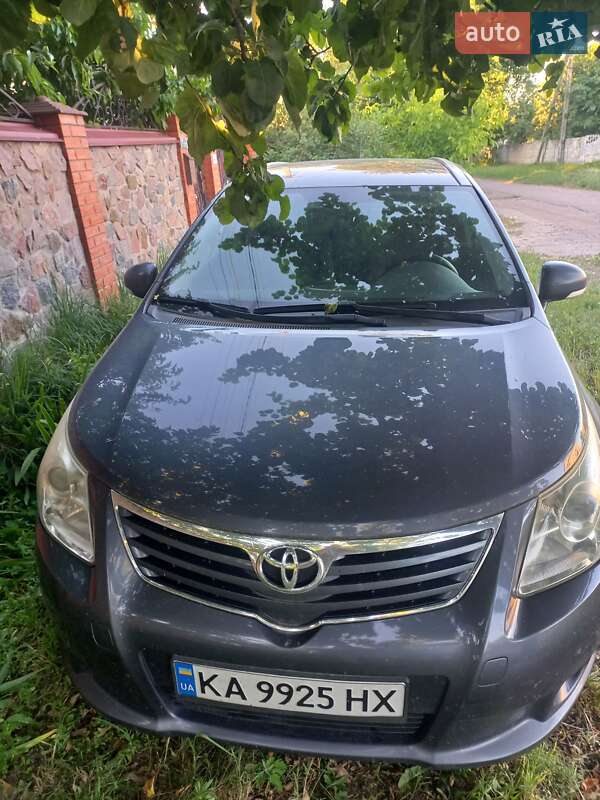 Toyota Avensis 2011